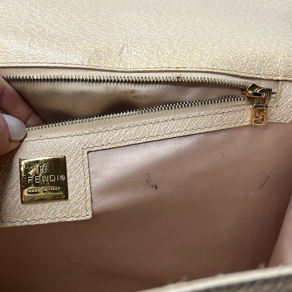 Fendi Beige Cream Leather Logo Marble Clasp Bag - Picture 12 of 16